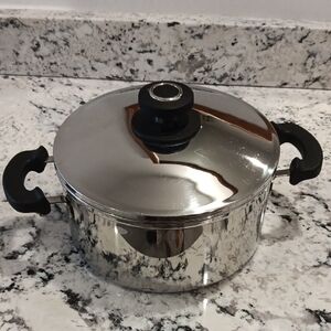 Magnalite 5.5 quart pot